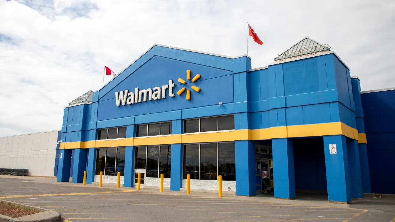 walmart-cierre-tiendas-octubre-2024-shutterstock_2484250669